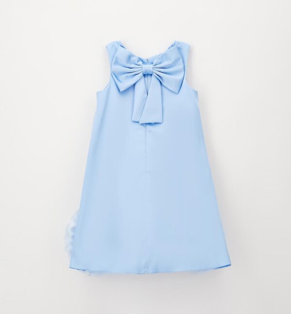 52E2212ED717F6F70A4A76F6D574776C_ Vestito con fiori in organza al fondo e fiocco sul retro