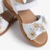 Sandalo in pelle con fiorellini e doppio velcro