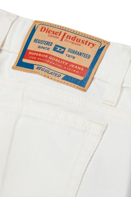 Pantalone denim a zampa