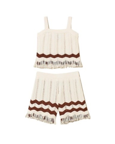 Completo top e shorts in maglia a zig-zag con frange