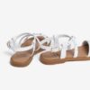 Sandalo in pelle con borchie e fibbia