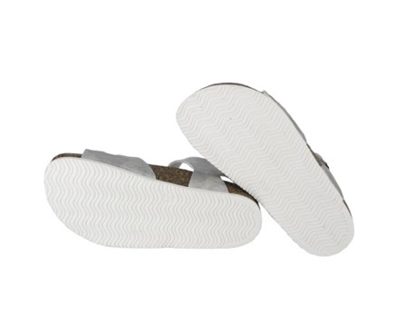 Sandalo in eco pelle laminata con doppie fibbie