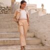 Pantalone con bottoni decorativi sulle tasche