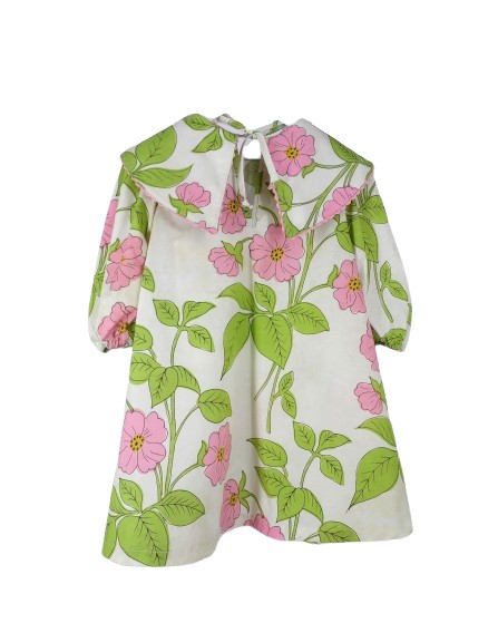 Vestito con colletto ampio e manica a 3/4