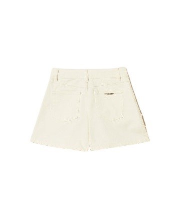 Shorts con micro balze sfrangiate al fondo