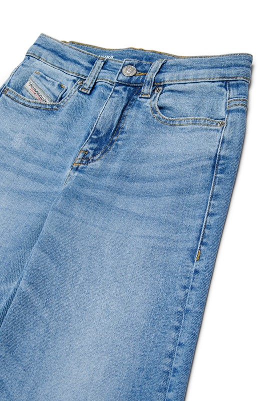 Pantalone in denim a zampa
