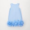 BA79F54865AECE7F9D291305D2D6D3EE_ Vestito con fiori in organza al fondo e fiocco sul retro