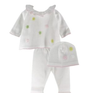 Completo due pezzi con fiorellini e cappellino