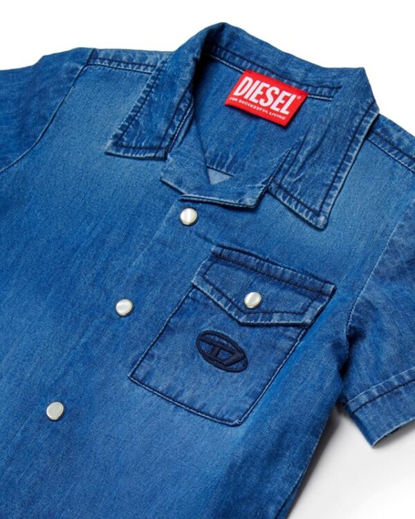 BEC3ECA0B1905E87BAB8EBC5E8F6F2DF_ Camicia in denim manica corta con tasca e logo