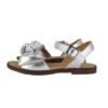 Sandalo in pelle laminata con fiocco e fibbia