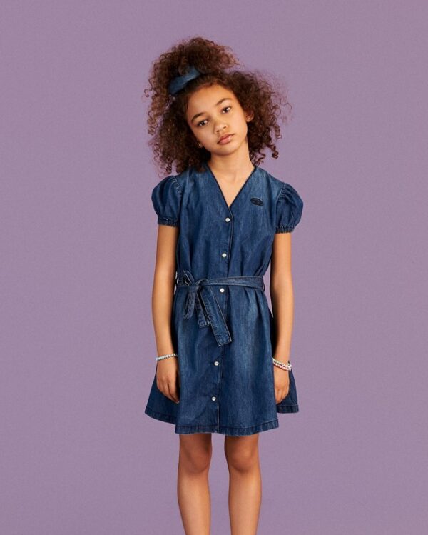 Vestito in denim con maniche corte a sbuffo