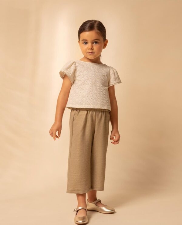 Completo blusa ricamata e pantalone