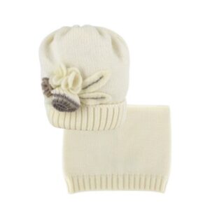 Cappello con fiori e collo