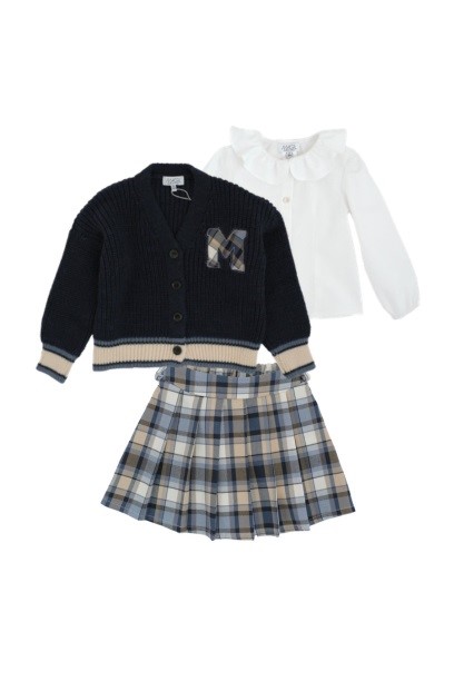 Completo cardigan, camicia e gonna a quadri