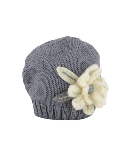 Cappello con fiori e collo