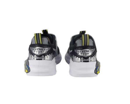 Scarpa ginnica con finti lacci e velcro