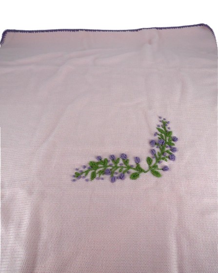 Copertina con ricamo lavanda