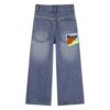 Pantalon denim con patch ricamato sul retro