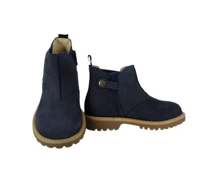 077A44EC685C0165A99F5BF75B3474B7_ Stivaletto in camoscio con elastico laterale e zip
