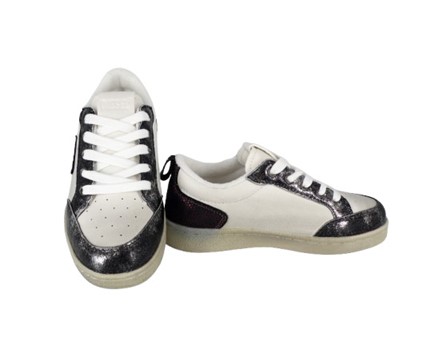 Sneaker in ecopelle con lacci