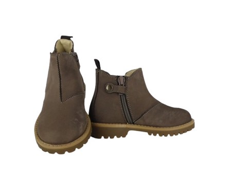 Stivaletto in camoscio con elastico laterale e zip