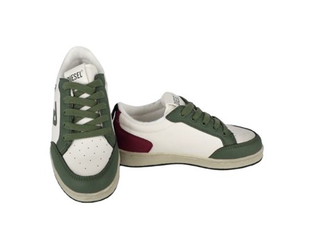 Sneaker in ecopelle con lacci