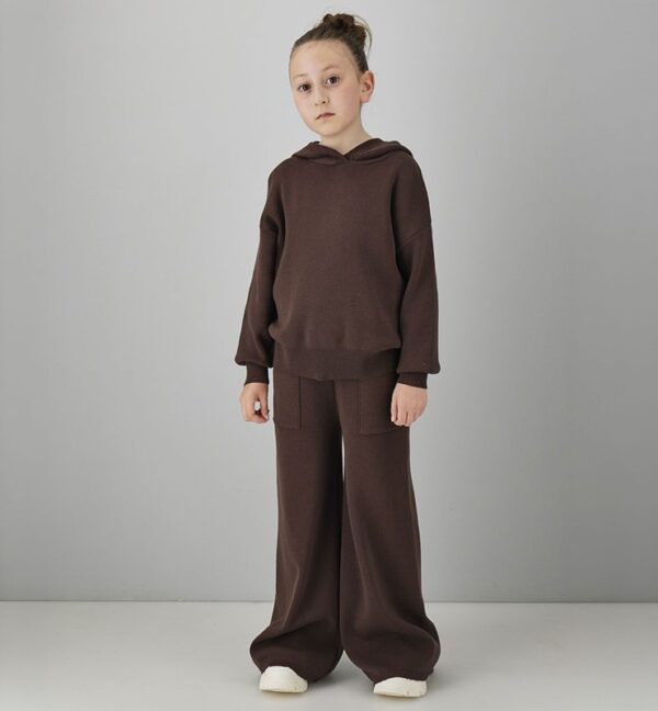 Completo in maglia felpa con cappuccio e pantalone ampio