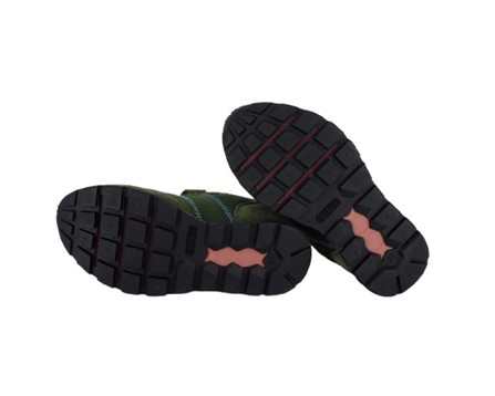Sneaker bassa in camoscio e tessuto con velcro e lacci