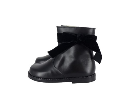 Stivaletto in pelle con fiocchetto in velluto e zip