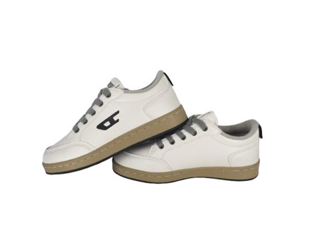 Sneaker in eco pelle con lacci
