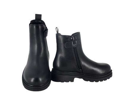 Stivaletto in eco pelle con borchie