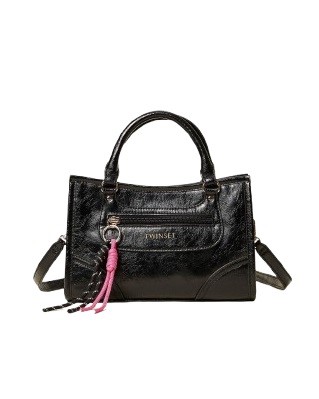 Borsa bauletto con charms effetto pelle