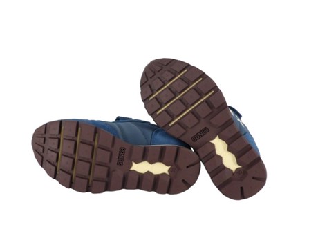 Sneaker bassa in camoscio e tessuto con velcro e lacci
