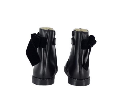 Stivaletto in pelle con fiocchetto in velluto e zip