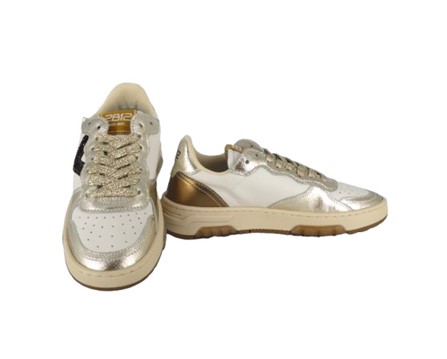Sneaker in pelle con lacci
