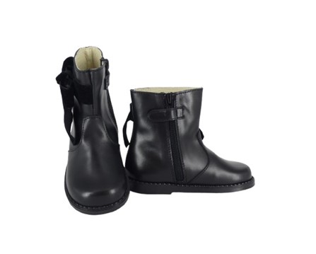 Stivaletto in pelle con fiocchetto in velluto e zip