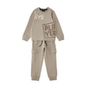 Completo felpa con stampe e pantalone cargo