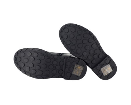 Anfibio in ecopelle con lacci e zip