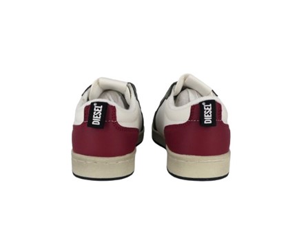 Sneaker in ecopelle con lacci
