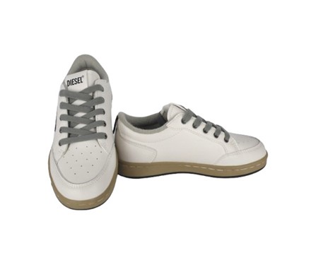 Sneaker in eco pelle con lacci