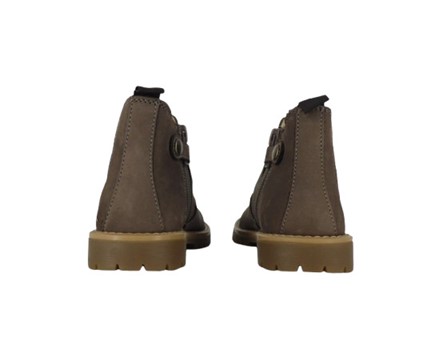 Stivaletto in camoscio con elastico laterale e zip