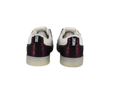 Sneaker in ecopelle con lacci