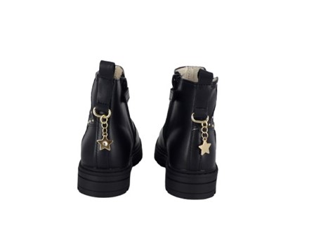 Stivale in pelle con zip e borchie